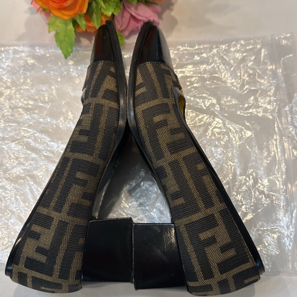 Authentic Fendi shoes - Picture 5 of 10